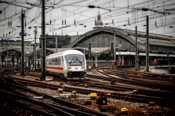 Bahnhof mit Zug