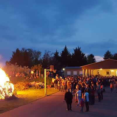 Bild vergrößern: Das Walpurgisfeuer des Heimatverein Renneritz