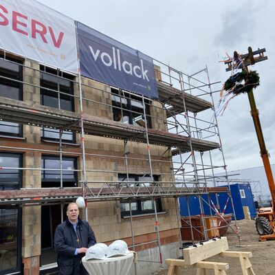 Bild vergrößern: HiSERV feiert Richtfest fr neuen Servicestandort