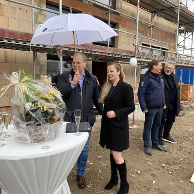Bild vergrößern: HiSERV feiert Richtfest fr neuen Servicestandort