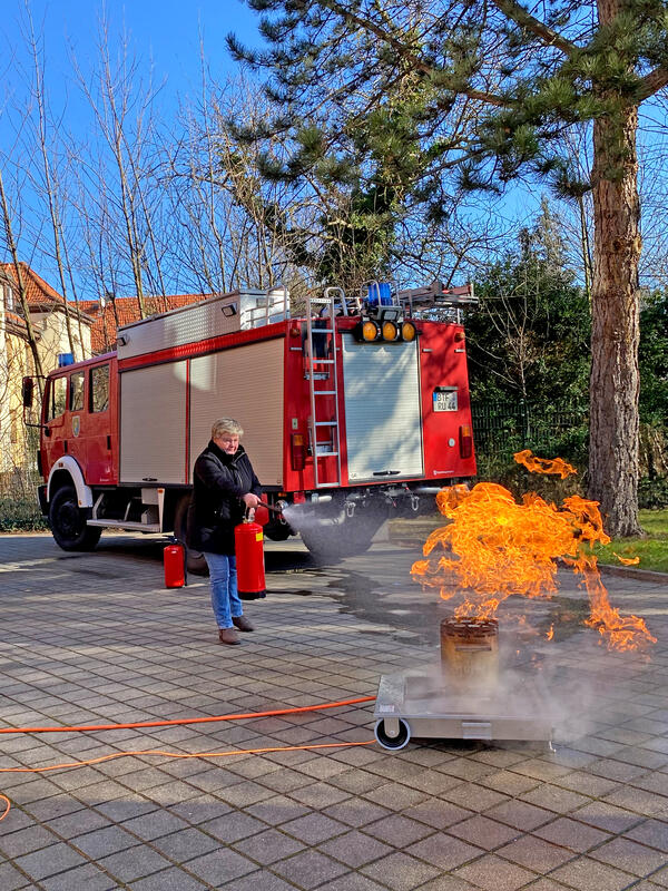 Jeder konnte ein Feuer hnlich eines Papierkorbbrandes lschen.