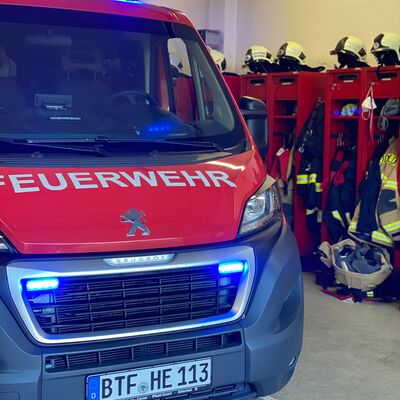 Bild vergrößern: Feuerwehr Heideloh -  Im Gerätehaus mit den Spinds.