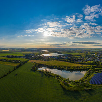 Bild vergrößern: Sandersdorf - Seenlandschaft mit Sonnenuntergang - Luftaufnahme