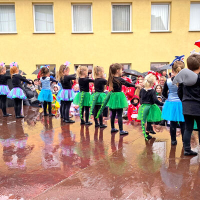 Bild vergrößern: Impression von der Schlüsselübergabe am 11.11. um 11:11 Uhr am Rathaus Sandersdorf-Brehna 2023