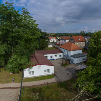 Bild vergrößern: Das Haus am Park in Roitzsch - Luftaufnahme