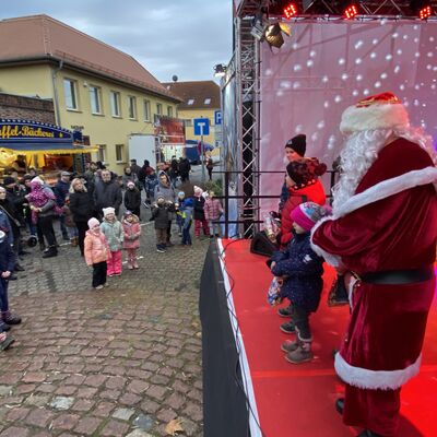 Bild vergrößern: Sonntag auf dem Weihnachtsmarkt 2023 in Sandersdorf-Brehna