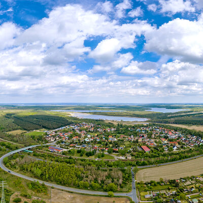 Bild vergrößern: Die Ortschaft Petersroda am Rande der Goitzsche - Luftaufnahme