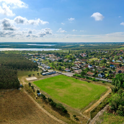 Bild vergrößern: Der Sportplatz von Petersroda - Luftaufnahme