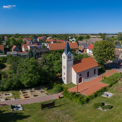 Bild vergrößern: Die Renneritzer Aktionskirche - Luftaufnahme