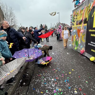 Bild vergrößern: Impression vom Karnevalsumzug in Sandersdorf am 11. Februar 2024