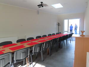 Tische, Stühle und Platzdeckchen für die Kameradinnen und Kameraden der Feuerwehr Heideloh