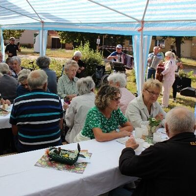 Bild vergrößern: Impression von der Arbeit des Heimatvereins Ramsin