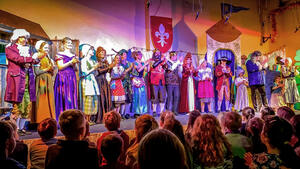 Bild vergrößern: Die Märchenspieler von Zscherndorf treten traditionell im Advent auf.