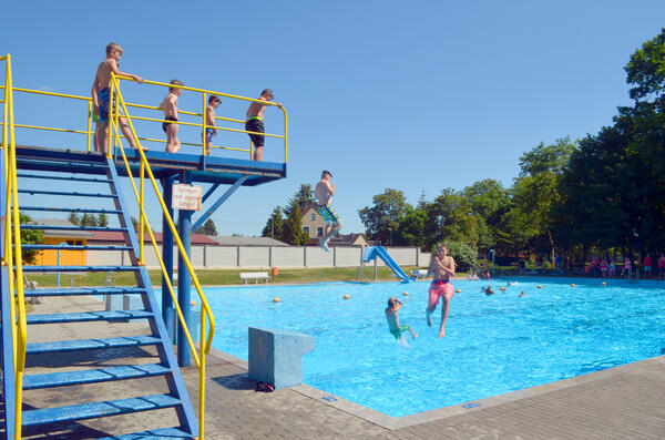 Bild vergrößern: Das Volksbad Roitzsch ist ein beliebtes Ziel in den Sommerferien.