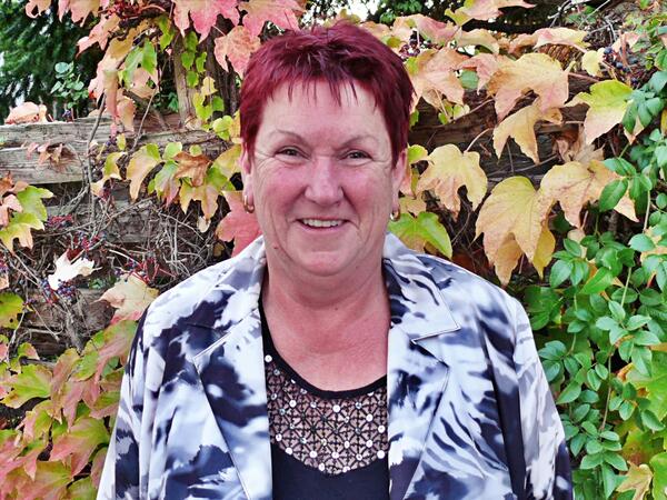 Bild vergr&ouml;&szlig;ern: Portrait der Ortsb&uuml;rgermeisterin von Heideloh, Martina Schuckelt