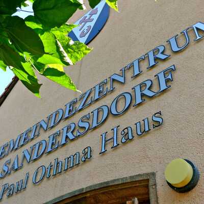 Bild vergrößern: Schild ber dem Eingang zum Paul-Othma-Haus
