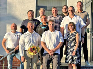 Bild vergrößern: Ortschaftsrat Sandersdorf: vorn: Thomas Hille, Andy Grabner, Jörg Marose, Anke Sittig; hinten Ivo Gottlöber, Andreas Schumaier, Annett Beyer, Thomas Weigmann, Nico Trübner, Jan Sittig und Michael Stelzl (v.l.n.r.)