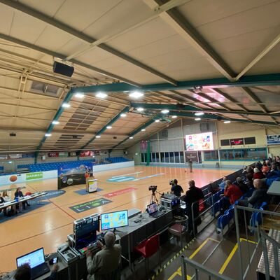 Bild vergrößern: Die Einwohnerversammlung fand in der Ballsporthalle Sandersdorf statt.