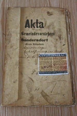 Stadtgeschichtliche Dokumente werden verwahrt im Stadtarchiv