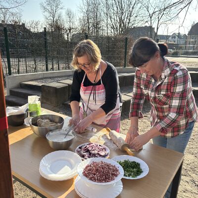Bild vergrößern: Am Tag der Eröffnung wurde frisch gebacken. Vielen Dank!