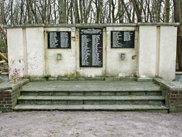 Bild vergrößern: Sowjetische Kriegsgrbersttte in Zscherndorf