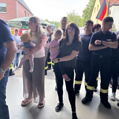 Bild vergrößern: Impression zur feierlichen Schlüsselübergabe der Fahrzeughalle Roitzsch und des HLF 20