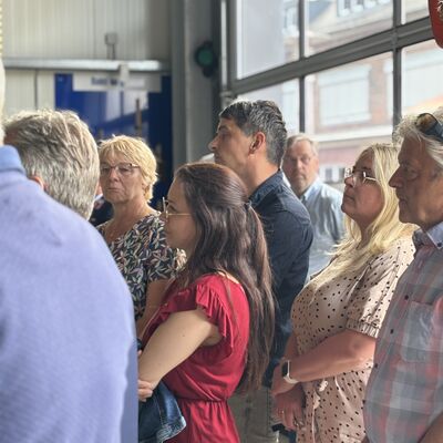 Bild vergrößern: Impression zur feierlichen Schlüsselübergabe der Fahrzeughalle Roitzsch und des HLF 20