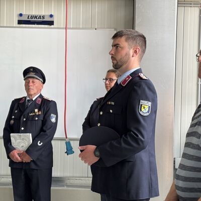 Bild vergrößern: Impression zur feierlichen Schlüsselübergabe der Fahrzeughalle Roitzsch und des HLF 20