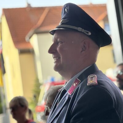 Bild vergrößern: Impression zur feierlichen Schlüsselübergabe der Fahrzeughalle Roitzsch und des HLF 20