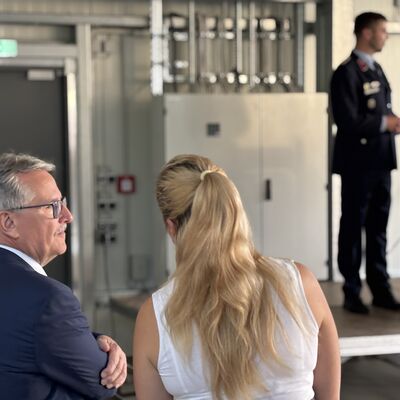 Bild vergrößern: Impression zur feierlichen Schlüsselübergabe der Fahrzeughalle Roitzsch und des HLF 20