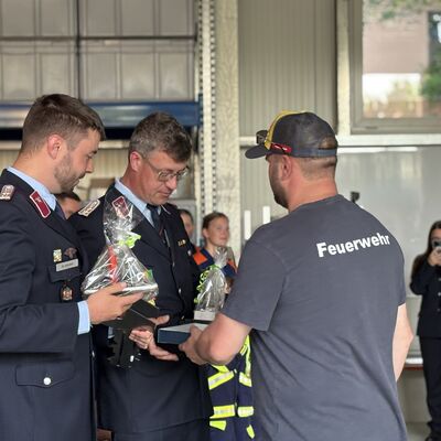 Bild vergrößern: Impression zur feierlichen Schlüsselübergabe der Fahrzeughalle Roitzsch und des HLF 20