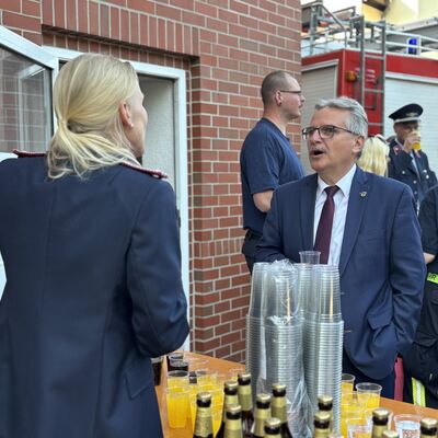 Bild vergrößern: Impression zur feierlichen Schlüsselübergabe der Fahrzeughalle Roitzsch und des HLF 20