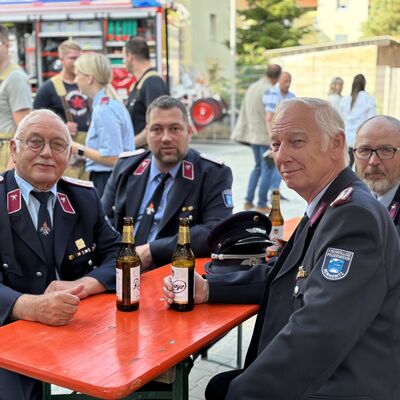 Bild vergrößern: Impression zur feierlichen Schlüsselübergabe der Fahrzeughalle Roitzsch und des HLF 20