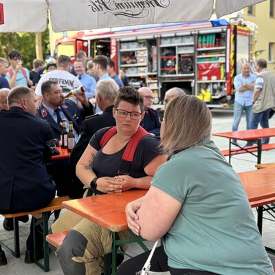 Bild vergrößern: Impression zur feierlichen Schlüsselübergabe der Fahrzeughalle Roitzsch und des HLF 20
