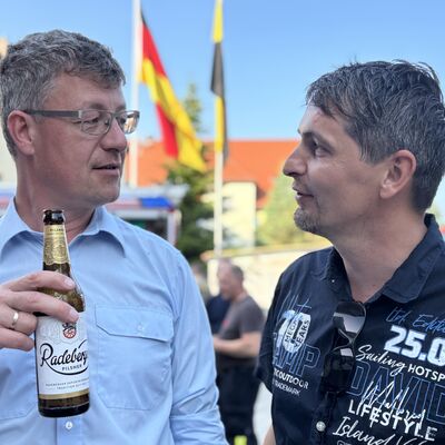 Bild vergrößern: Impression zur feierlichen Schlüsselübergabe der Fahrzeughalle Roitzsch und des HLF 20