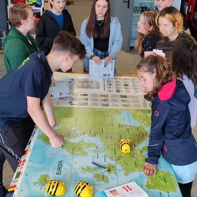 Bild vergrößern: Feuerwehrfest Mit den Beebots durch Europa 12