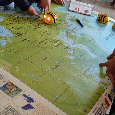 Bild vergrößern: Feuerwehrfest Mit den Beebots durch Europa 15