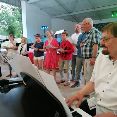Bild vergrößern: Einlagen_Chor1