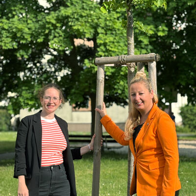 Stadträtin Sara Dillgen und Bürgermeisterin Steffi Syska