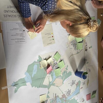 Bild vergrößern: Impressionen von der ISEK Bürgerveranstaltung am 5. August 2025 in Zscherndorf