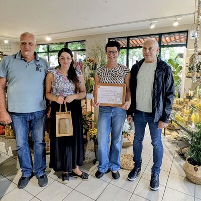 Bild vergrößern: Ortsbürgermeister Mario Willer mit Frau Meinhardt, ihrer Mitarbeiterin und Marco Heere-Richter von der Stadt Sandersdorf-Brehna