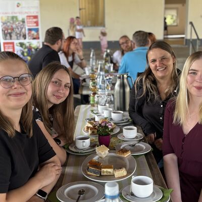 Bild vergr&ouml;&szlig;ern: Sophie Fr&uuml;hauf, Maria Witters, Doreen Henckens und Laura Zoll von der Verwaltung