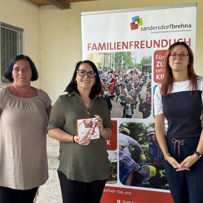 Bild vergr&ouml;&szlig;ern: Frau Blechschmidt (Kita Borstel): &raquo;Bereits in der 3. Wahlperiode - inhaltlich stark eingebunden. Anfangs gab es Reibungspunkte, aber durch offenes Miteinander entstand echtes Vertrauen. Das Engagement in der gr&ouml;&szlig;ten Kita unserer Stadt sch&auml;tzen wir sehr!&laquo;