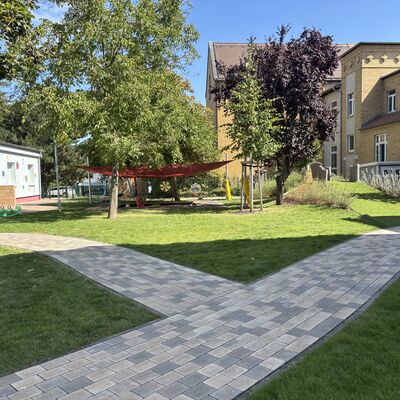 Bild vergr&ouml;&szlig;ern: Hier sieht man den &uuml;berdachten Sandkasten noch einmal besser.