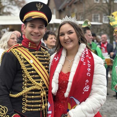 Bild vergrößern: Schlüsselübergabe am 11.11 2025 am Rathaus Sandersdorf