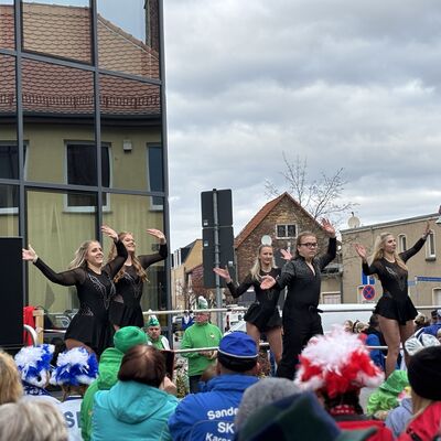 Bild vergrößern: Schlüsselübergabe am 11.11 2025 am Rathaus Sandersdorf