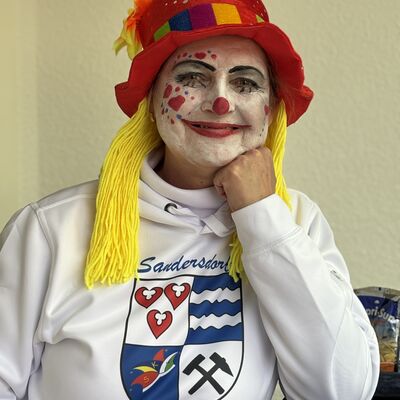 Bild vergrößern: Schlüsselübergabe am 11.11 2025 am Rathaus Sandersdorf