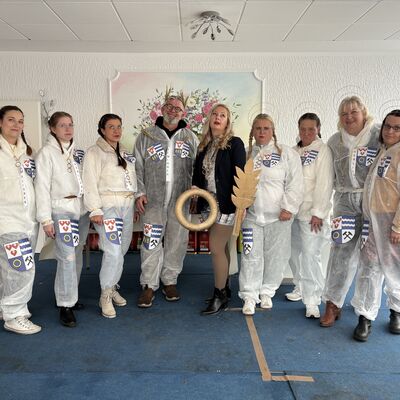 Bild vergrößern: Schlüsselübergabe am 11.11 2025 am Rathaus Sandersdorf