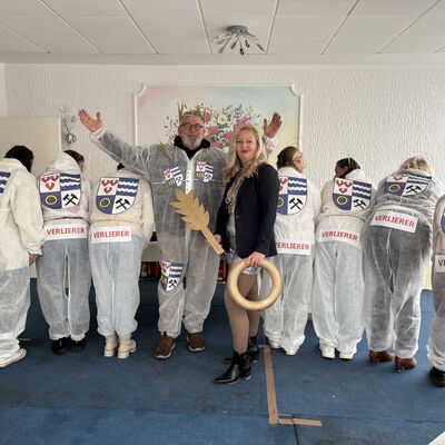 Bild vergrößern: Schlüsselübergabe am 11.11 2025 am Rathaus Sandersdorf