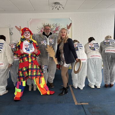 Bild vergrößern: Schlüsselübergabe am 11.11 2025 am Rathaus Sandersdorf